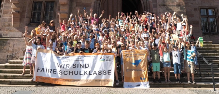 Faire Schulklassen 2019  vor dem Rathaus 